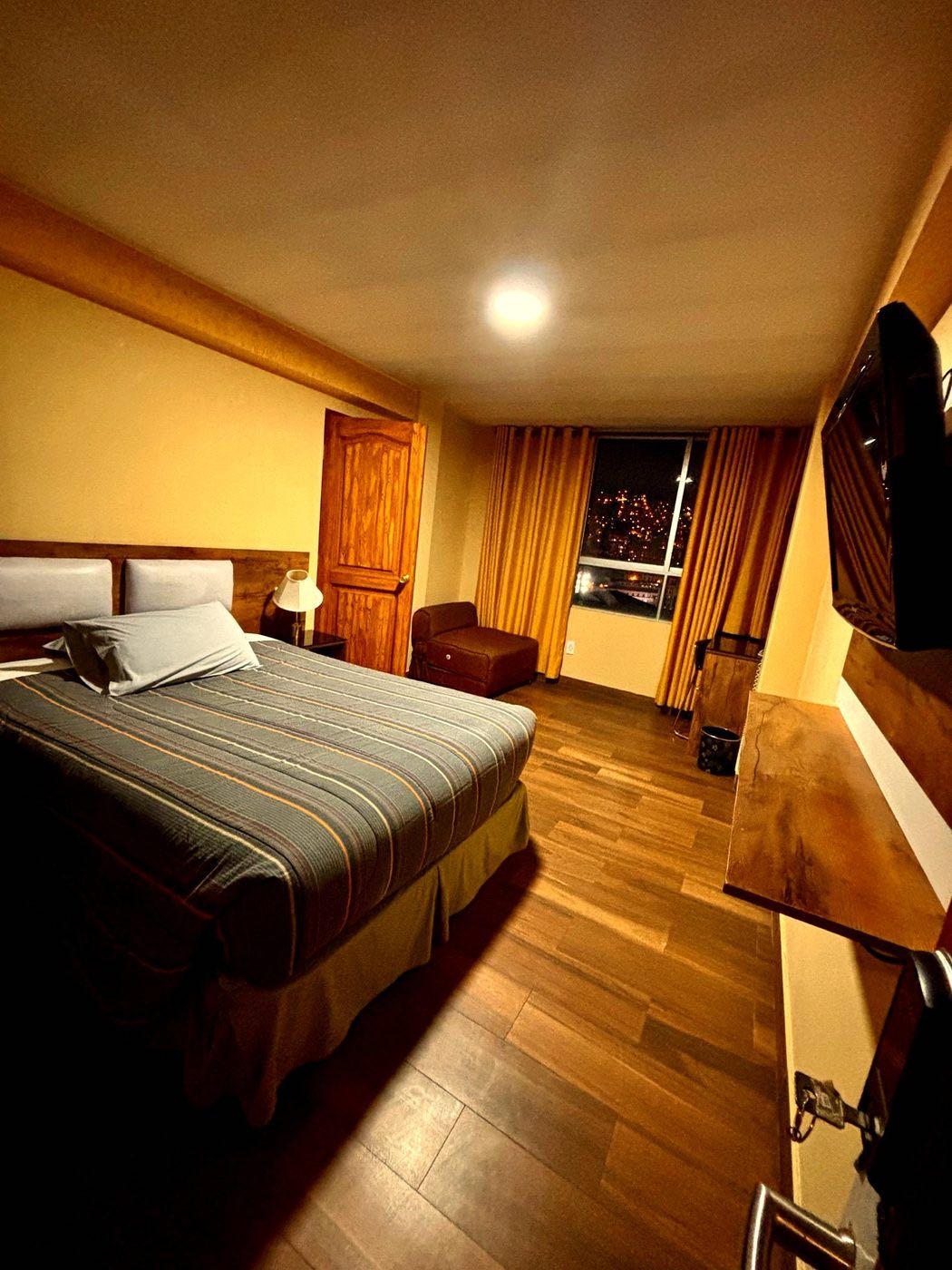 Habitación matrimonial, vista 3, Hotel Berlina La Paz