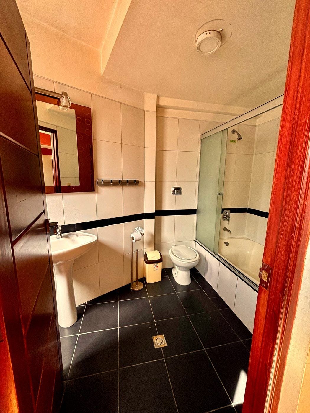 Departamento, baño, Hotel Berlina La Paz